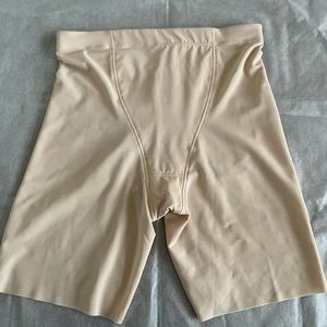 ✨SOLD ✨  Uniqlo Beige Shapewear Shorts -S/XS